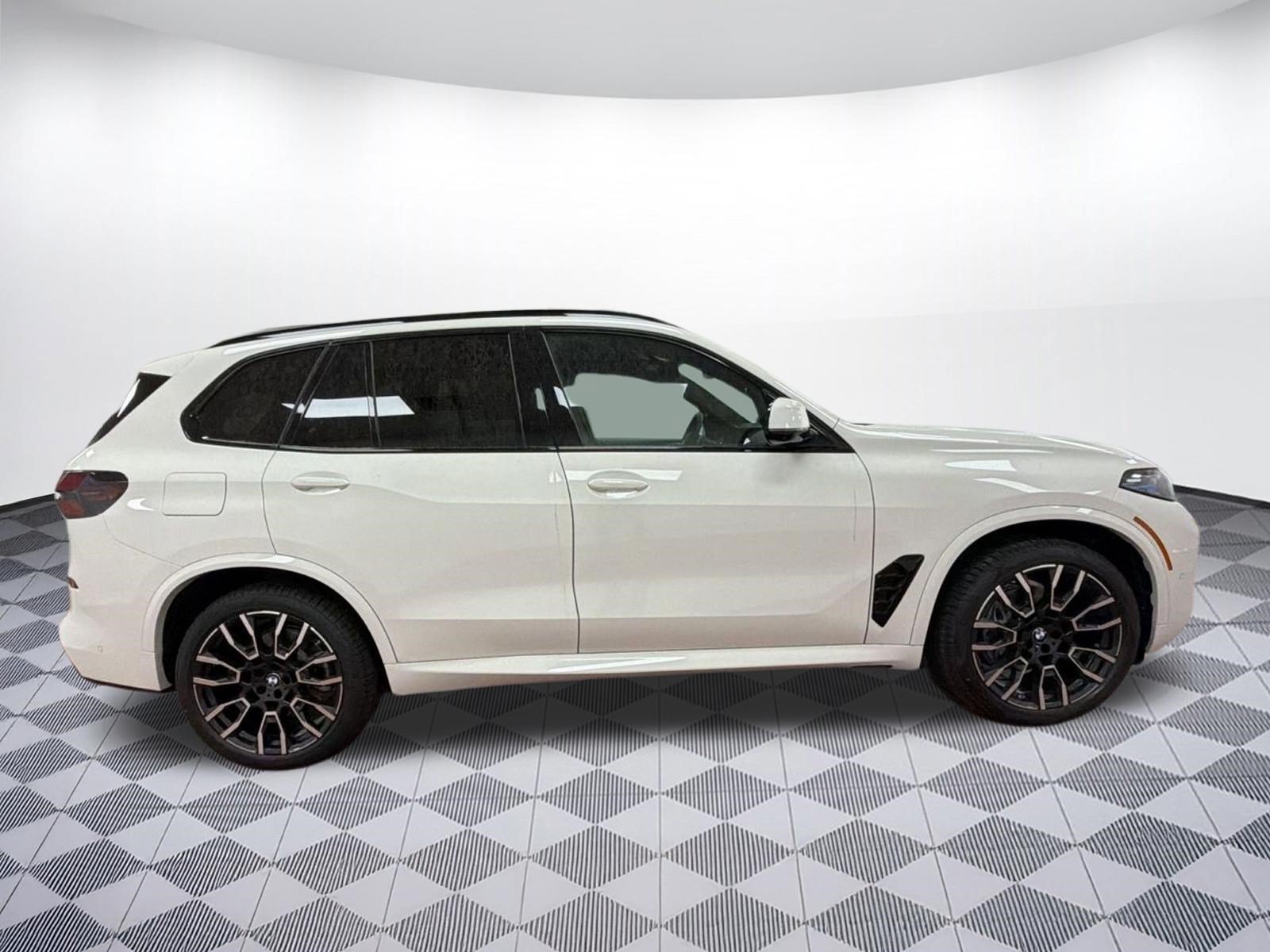 Used 2026 BMW X5 xDrive40i w/ M Sport Package AWD/4WD image 7