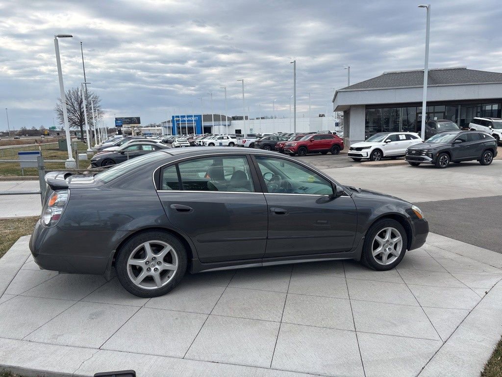 Used 2004 Nissan Altima 3.5 SE image 4
