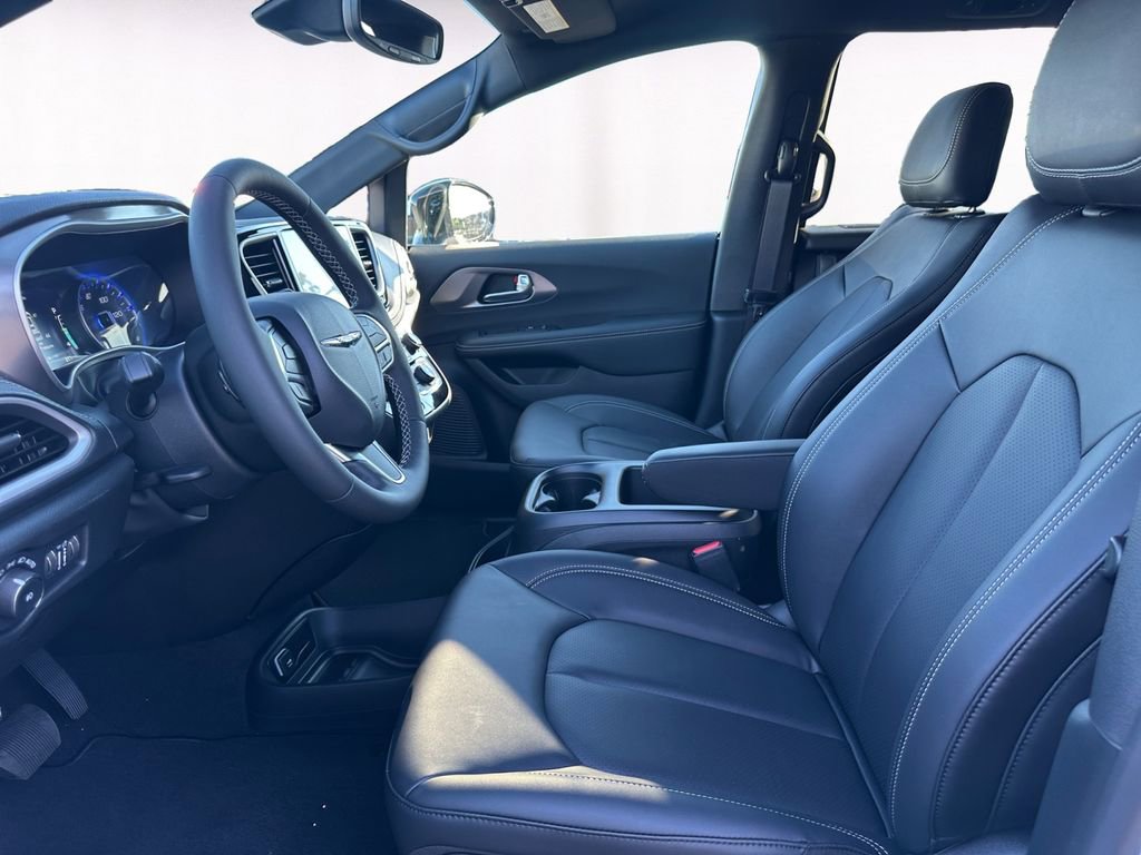 New 2026 Chrysler Pacifica Select image 9