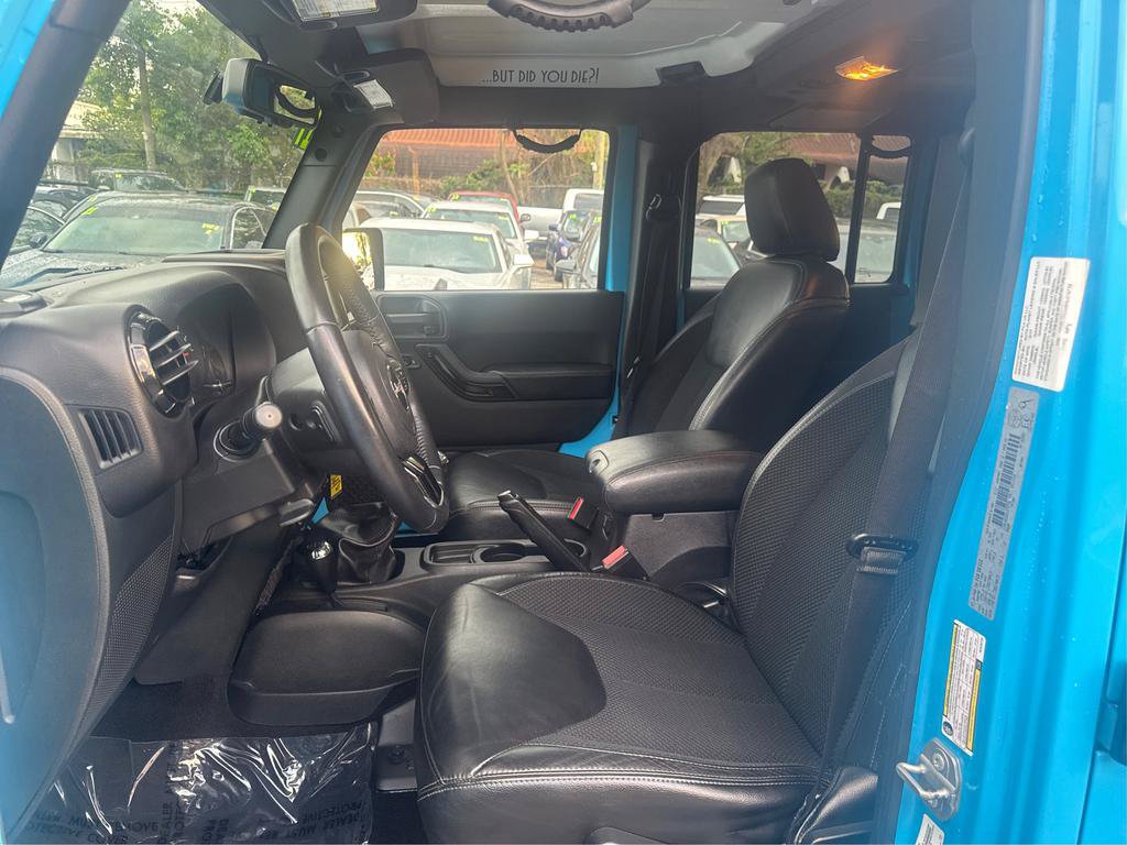 Used 2017 Jeep Wrangler Unlimited Sahara AWD/4WD image 9