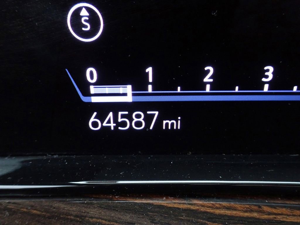 Used 2022 Cadillac Escalade ESV Premium Luxury w/ LPO, Radiant Package image 22