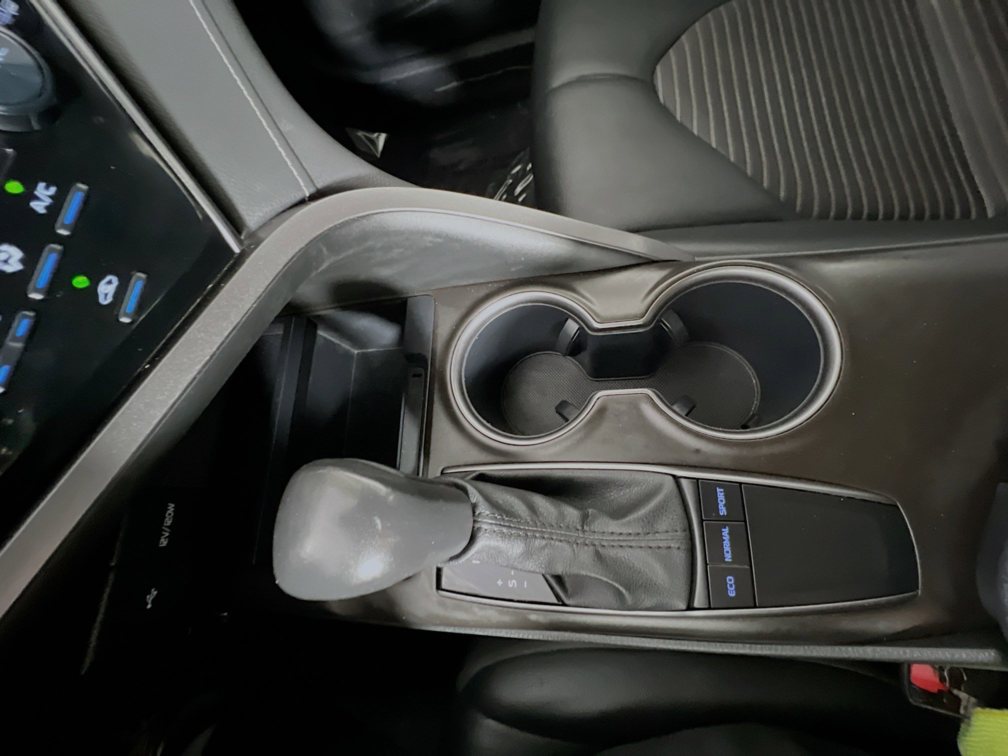 Used 2024 Toyota Camry SE image 24