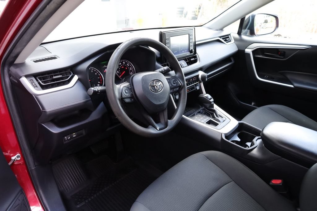Certified 2021 Toyota RAV4 LE AWD/4WD image 27