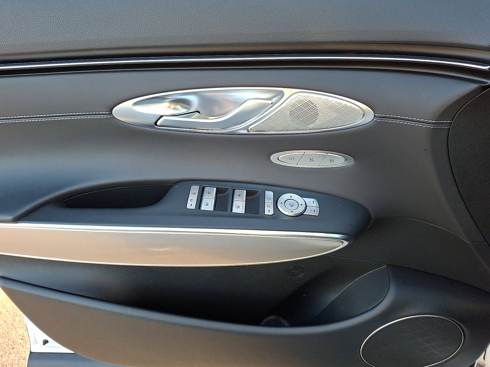 Certified 2023 Genesis GV70 2.5T w/ Select Package image 13