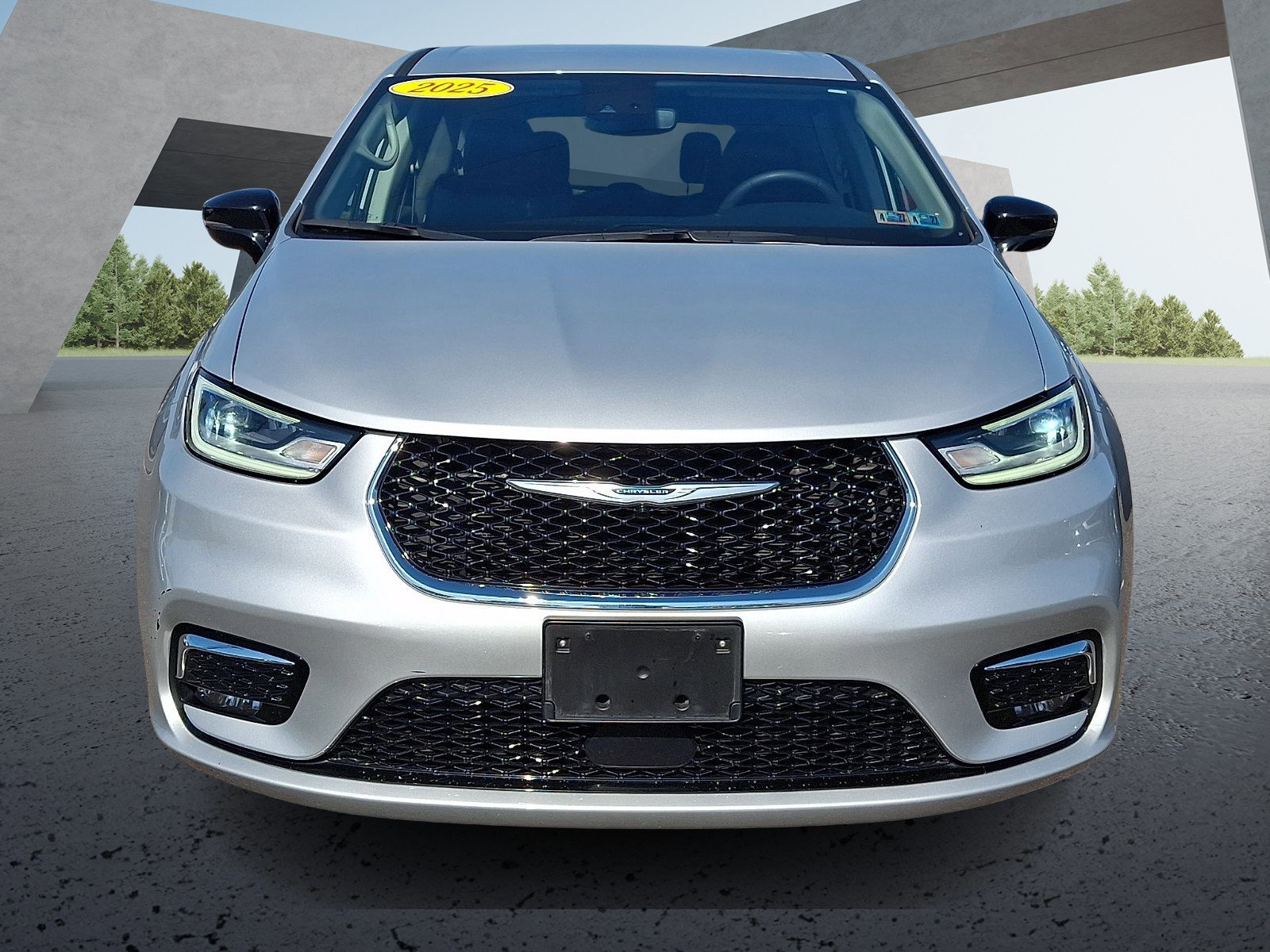 Used 2024 Chrysler Pacifica Limited FWD video 2