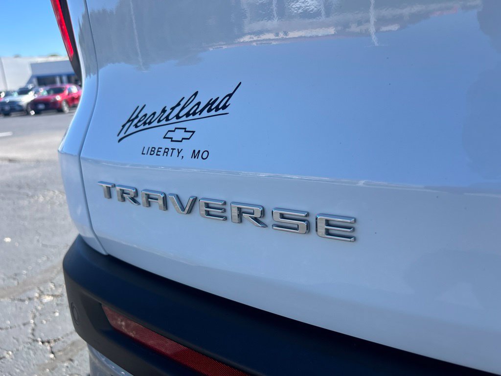Used 2025 Chevrolet Traverse LT FWD image 12