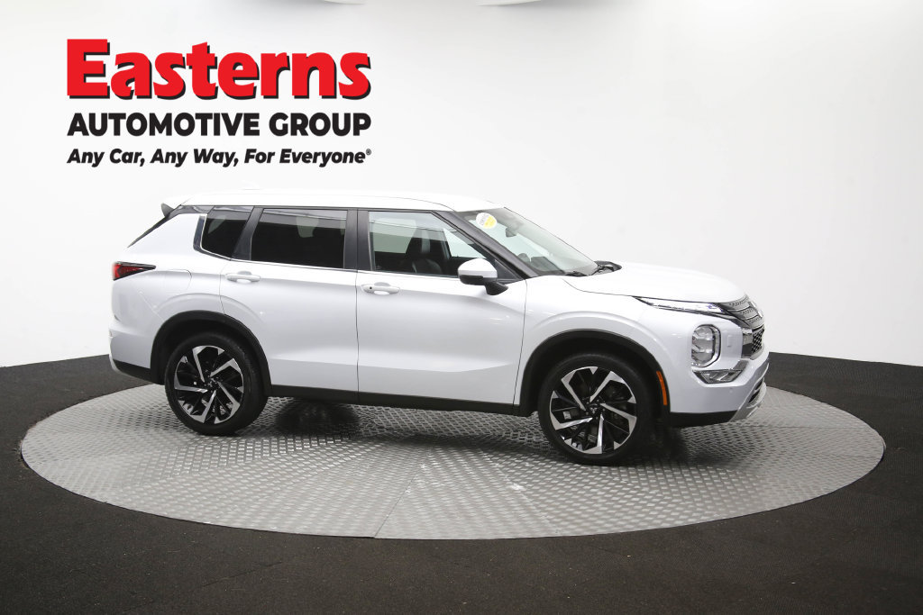 Used 2024 Mitsubishi Outlander SE AWD/4WD image 49