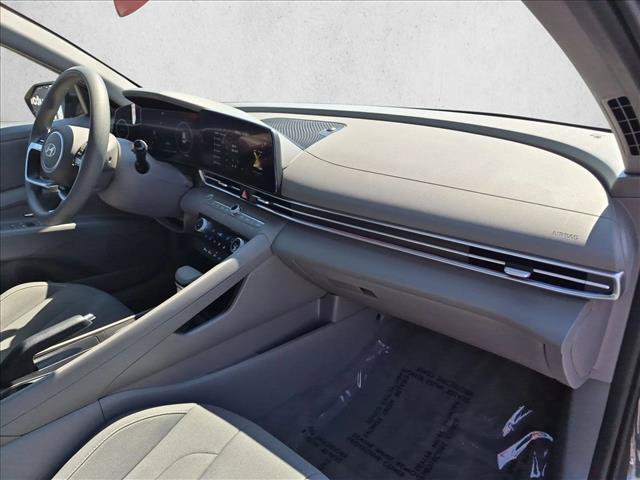 Used 2024 Hyundai Elantra SEL FWD image 21