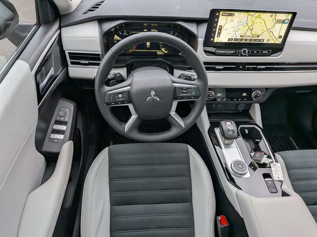 New 2025 Mitsubishi Outlander SE image 30