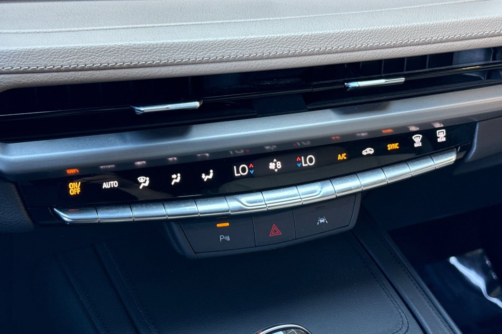 Used 2025 Cadillac XT4 Premium Luxury image 28