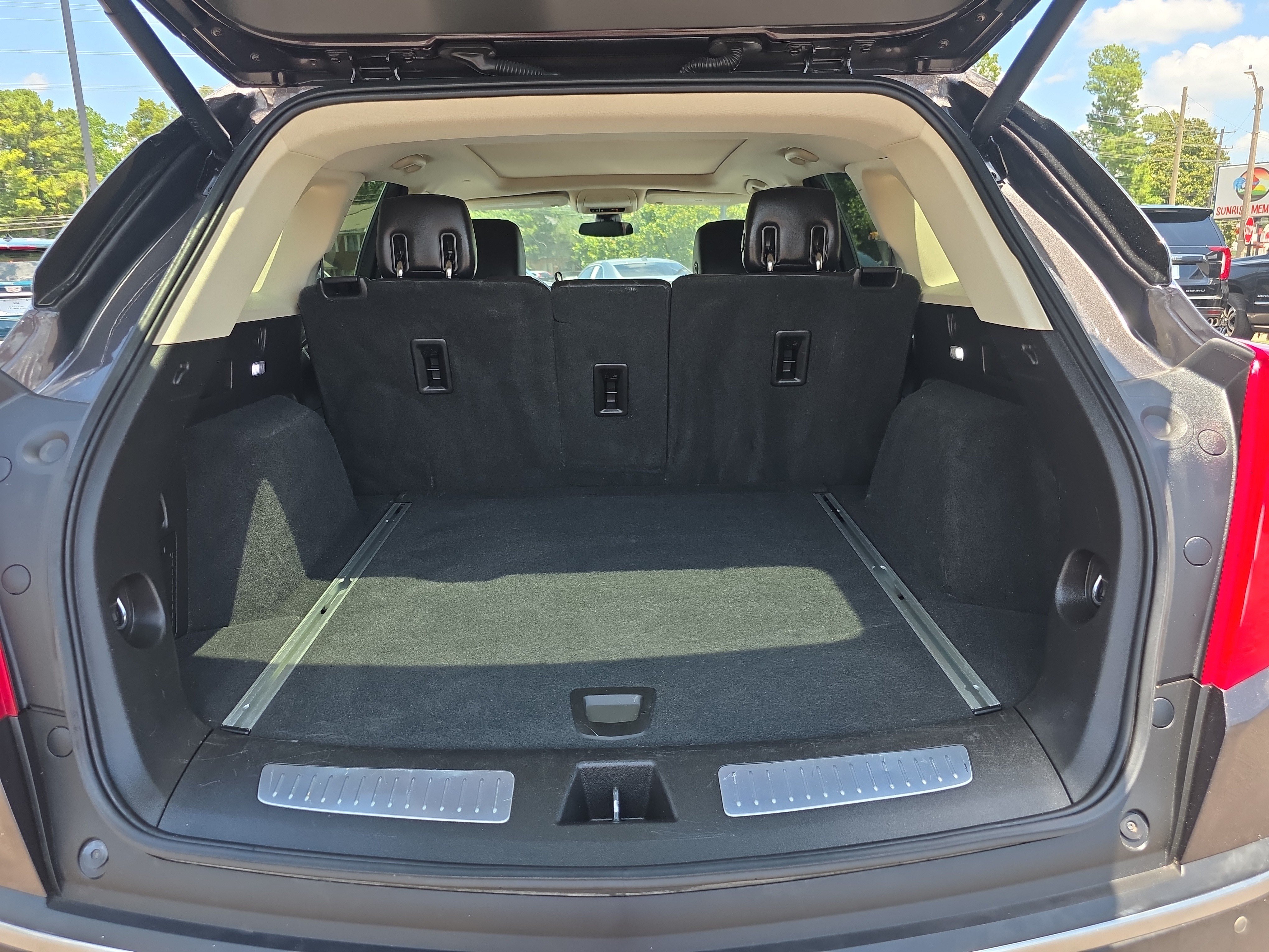 Used 2018 Cadillac XT5 Luxury w/ Driver Awareness Package FWD image 13
