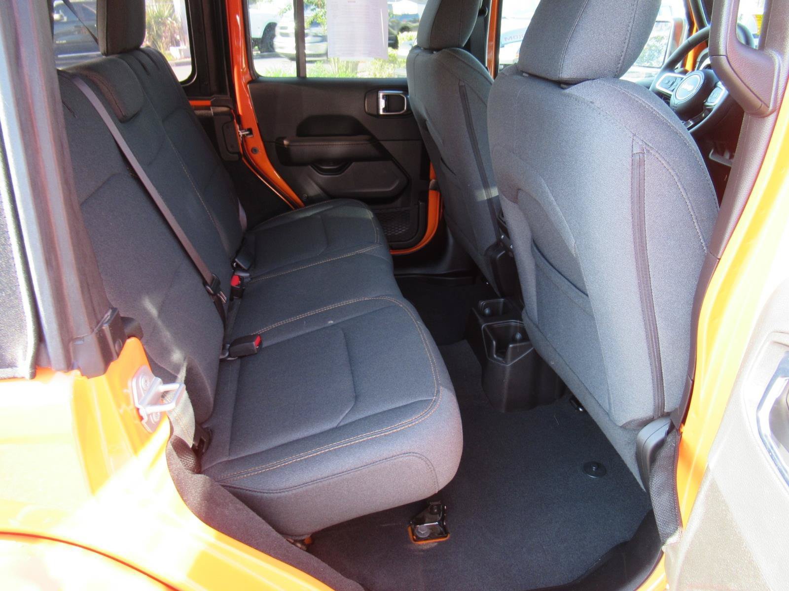 Used 2025 Jeep Wrangler Unlimited Sahara AWD/4WD image 30