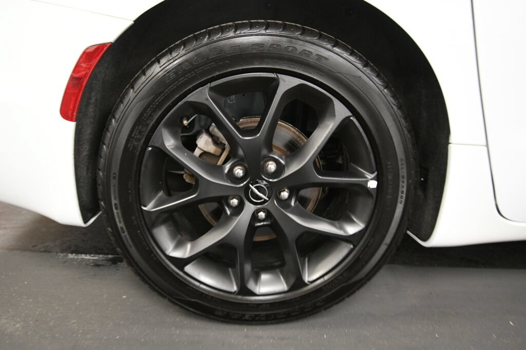 Used 2025 Chrysler Pacifica Limited FWD image 34