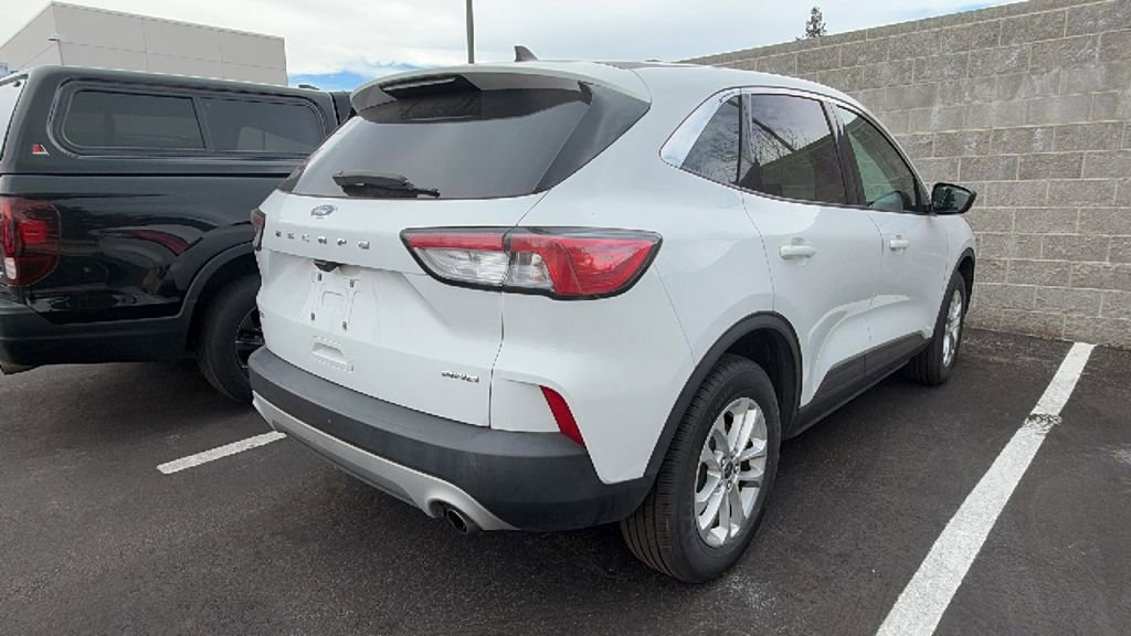 Used 2022 Ford Escape SE AWD/4WD image 2