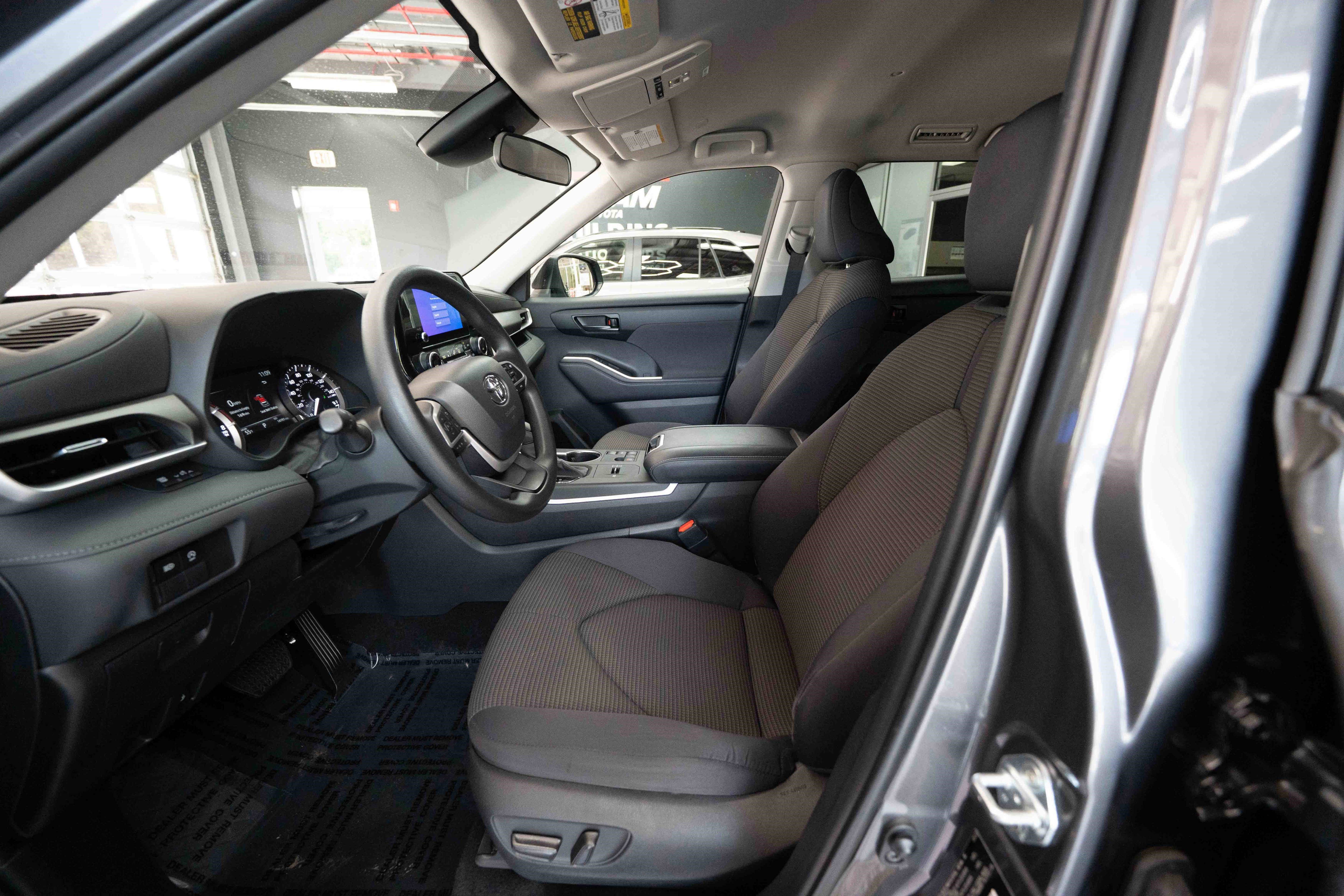 Used 2023 Toyota Highlander L image 9