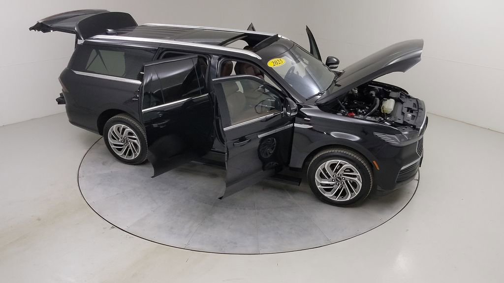 Used 2025 Lincoln Navigator L Reserve image 53