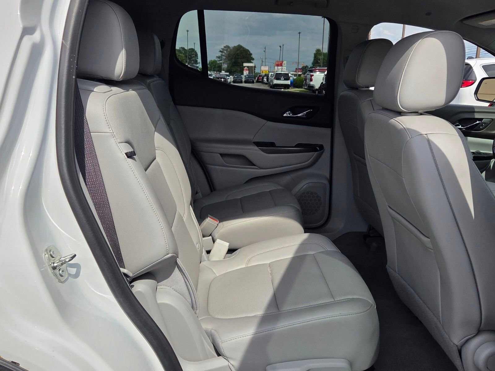 Used 2023 GMC Acadia SLT AWD/4WD image 17