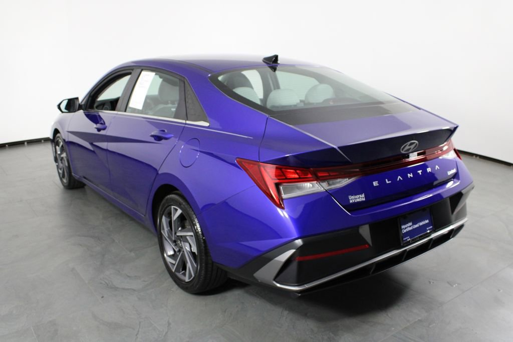 Used 2025 Hyundai Elantra Limited image 4