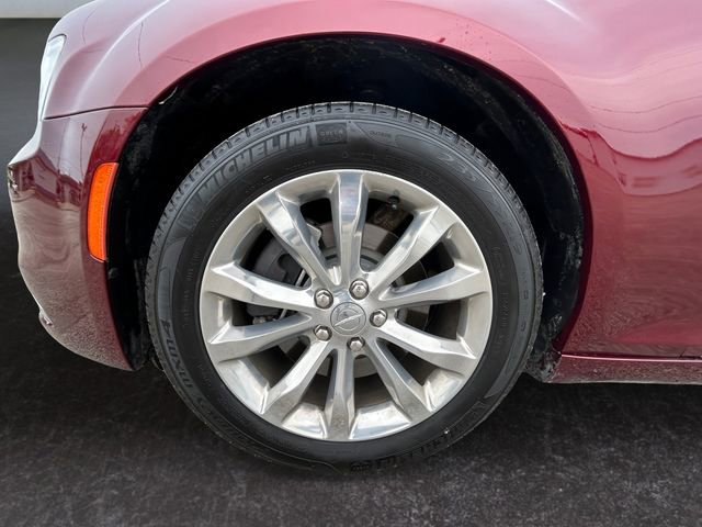 Used 2017 Chrysler 300 C image 14