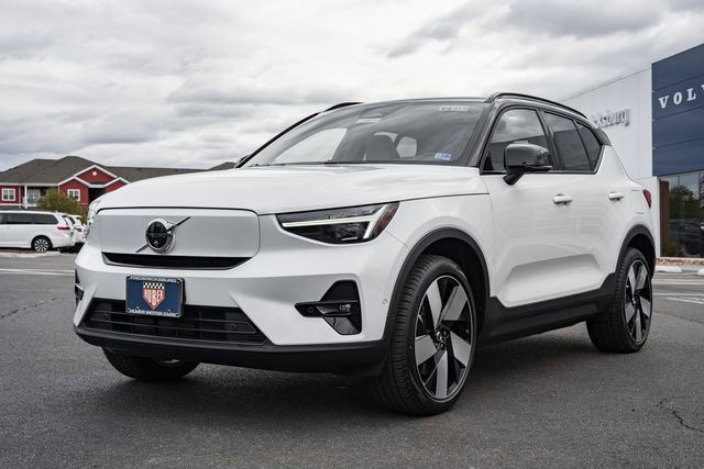 New 2026 Volvo EX40 Plus w/ Climate Package image 3