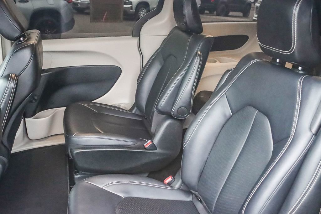 Used 2024 Chrysler Pacifica Select image 41