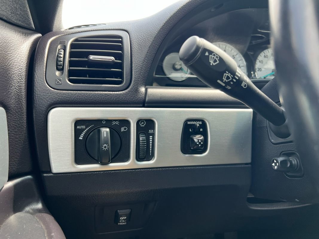 Used 2003 Ford Thunderbird image 24