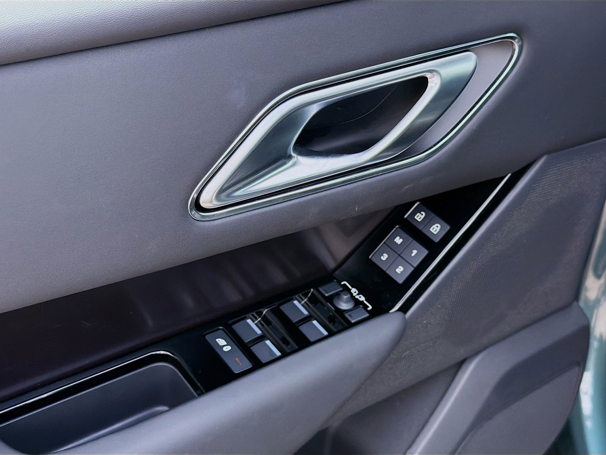 Used 2026 Land Rover Range Rover Velar Dynamic SE image 23