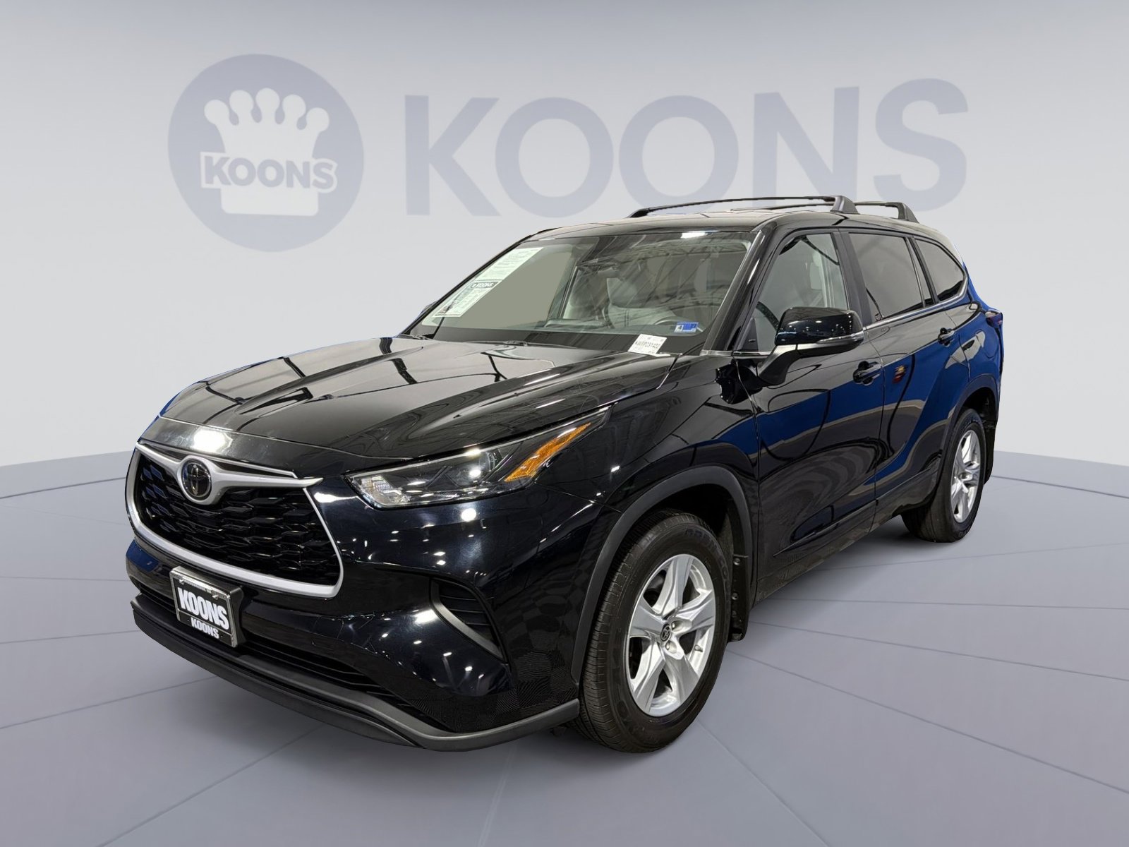 Used 2023 Toyota Highlander L AWD/4WD image 1