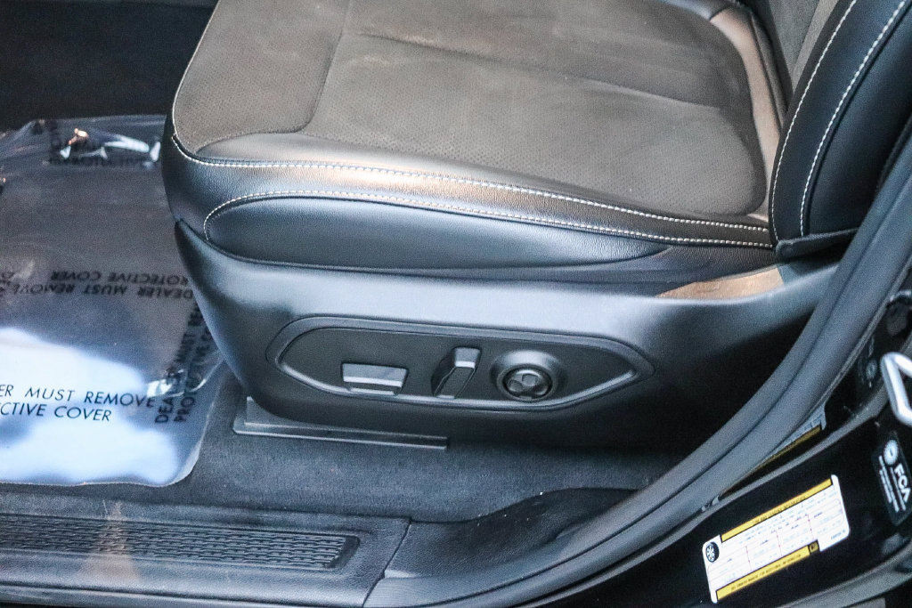 Used 2025 Jeep Grand Cherokee Altitude AWD/4WD image 24