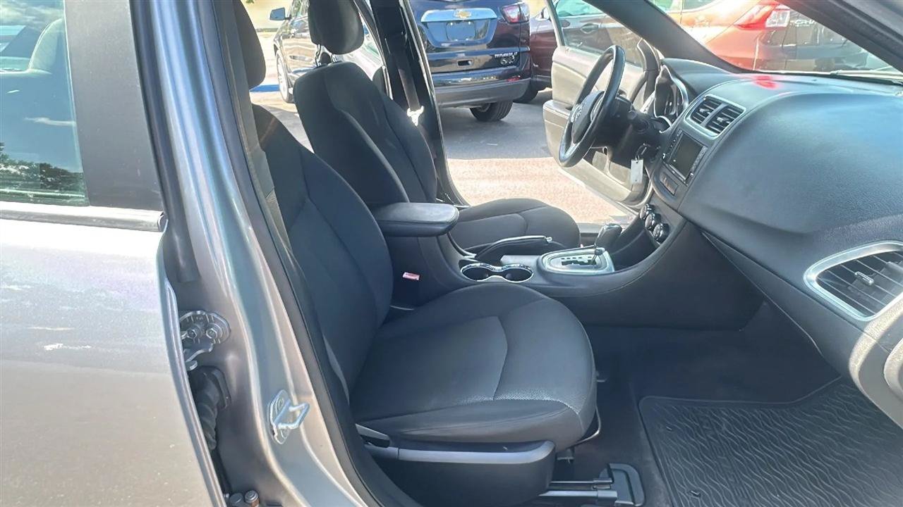 Used 2013 Dodge Avenger SXT FWD image 37