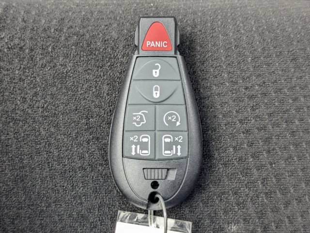 Used 2013 Dodge Grand Caravan SXT w/ Rear Park Assist Pkg FWD image 34