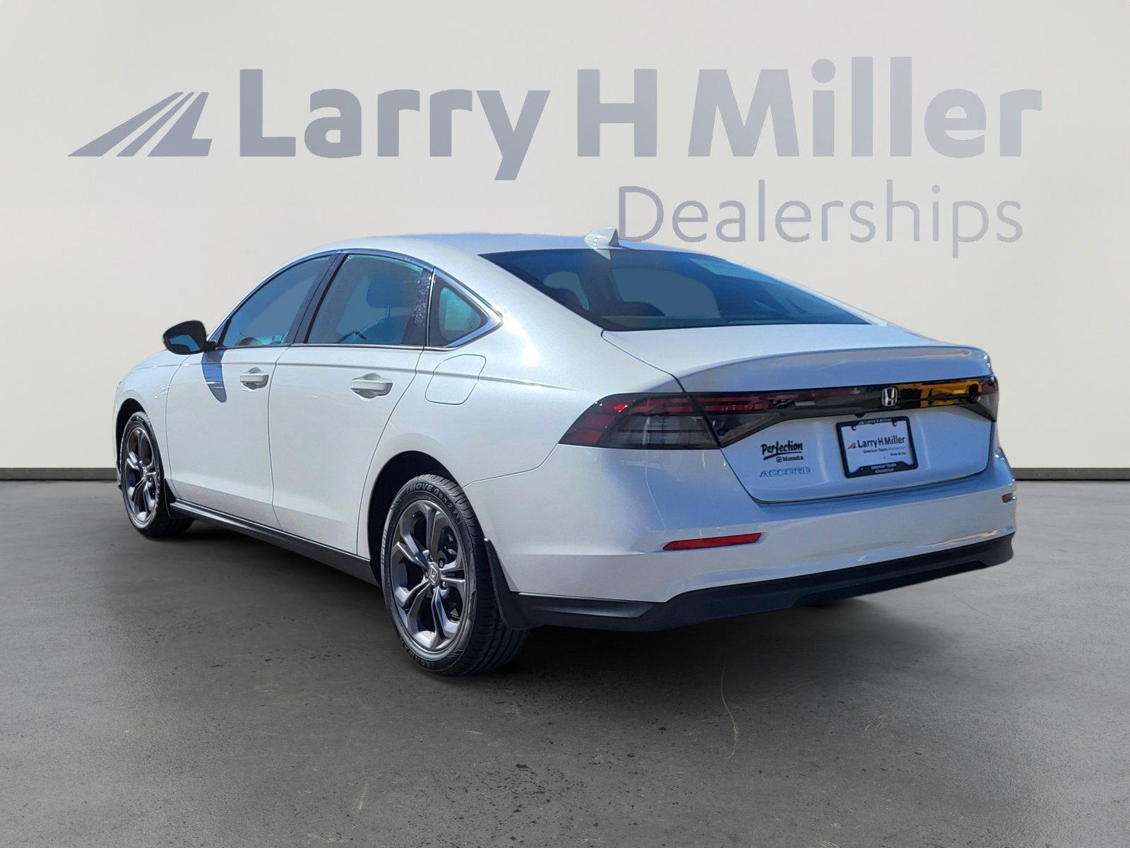 Used 2023 Honda Accord EX image 3