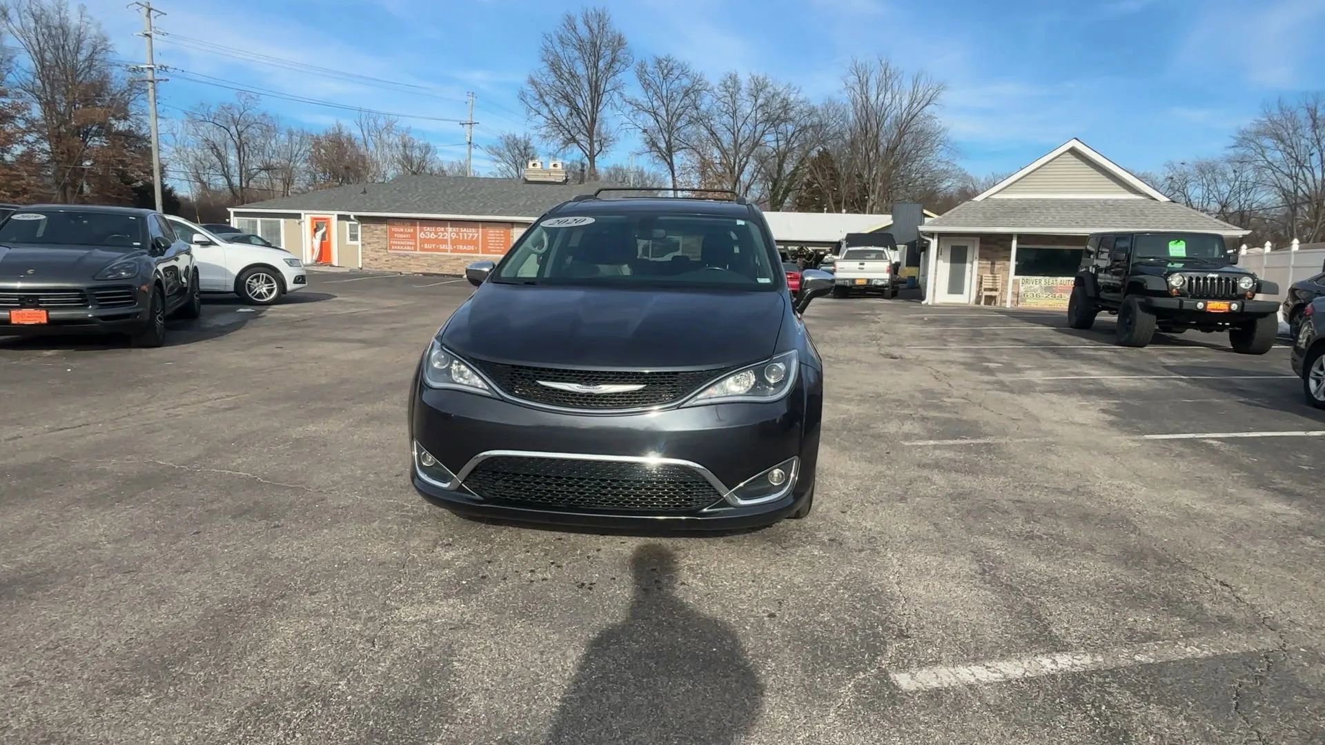 Used 2020 Chrysler Pacifica Limited FWD image 3