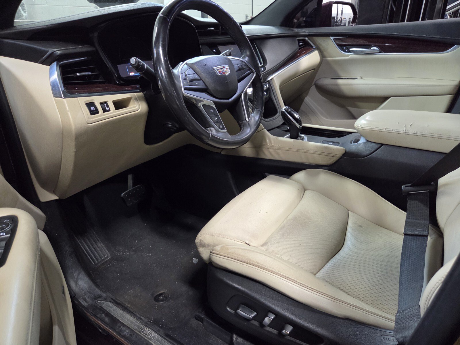 Used 2017 Cadillac XT5 Luxury w/ Driver Awareness Package FWD image 8