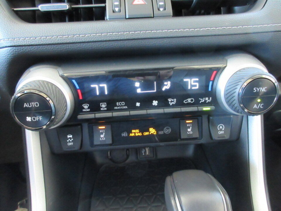 Used 2025 Toyota RAV4 XLE Premium image 22