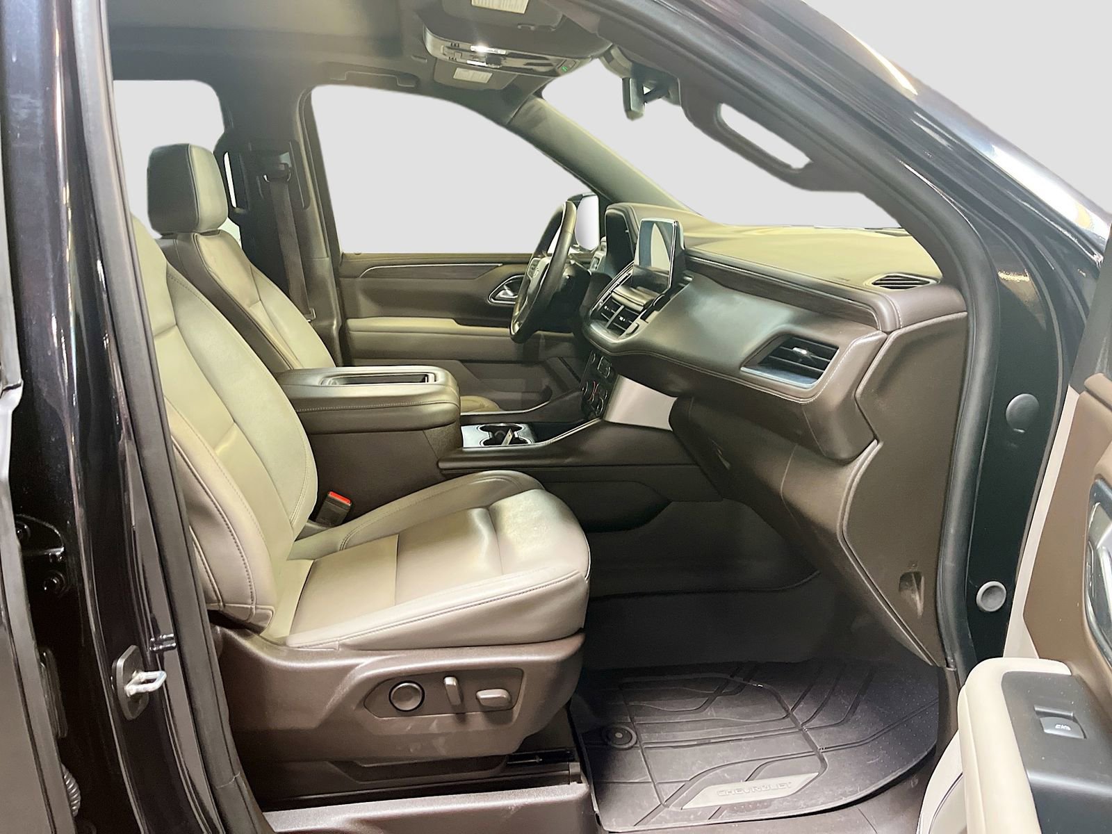 Used 2023 Chevrolet Suburban Z71 w/ Luxury Package image 31