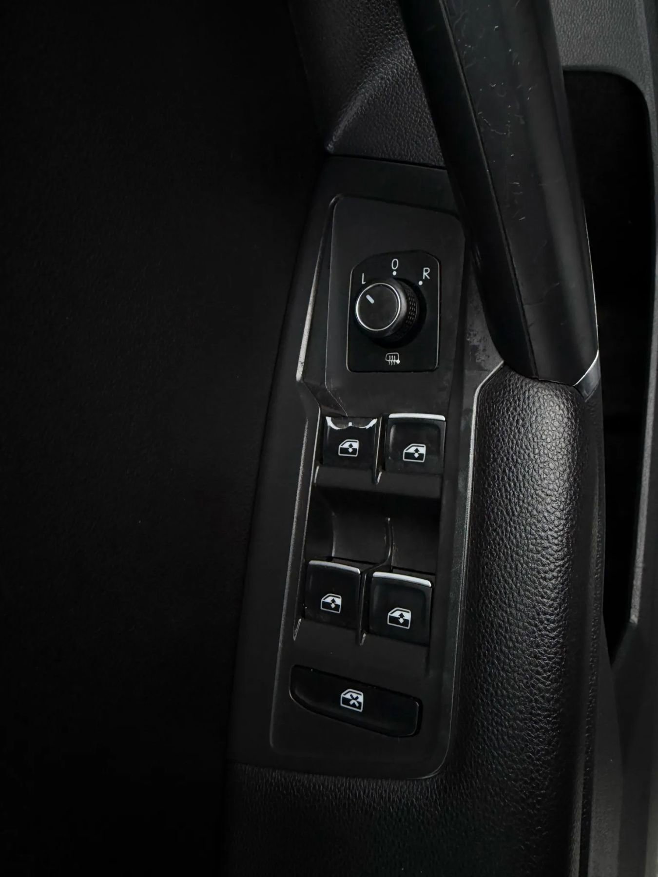 Used 2020 Volkswagen Tiguan S image 21