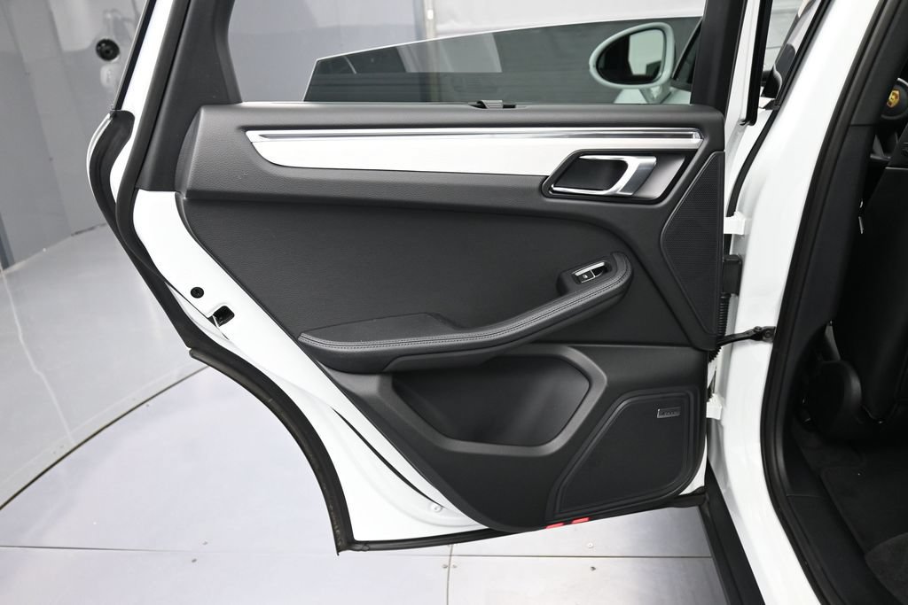 Certified 2026 Porsche Macan AWD/4WD image 23
