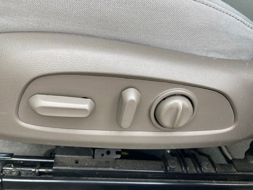 Used 2025 Chevrolet Malibu LT FWD image 12