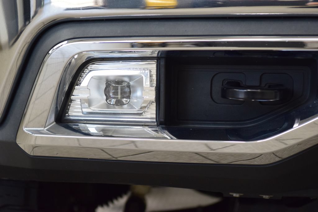 Used 2019 Chevrolet Silverado 1500 LTZ w/ LTZ Premium Package AWD/4WD image 14