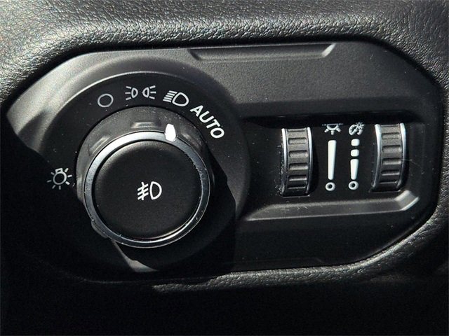 Used 2020 Jeep Wrangler Unlimited Sahara image 26