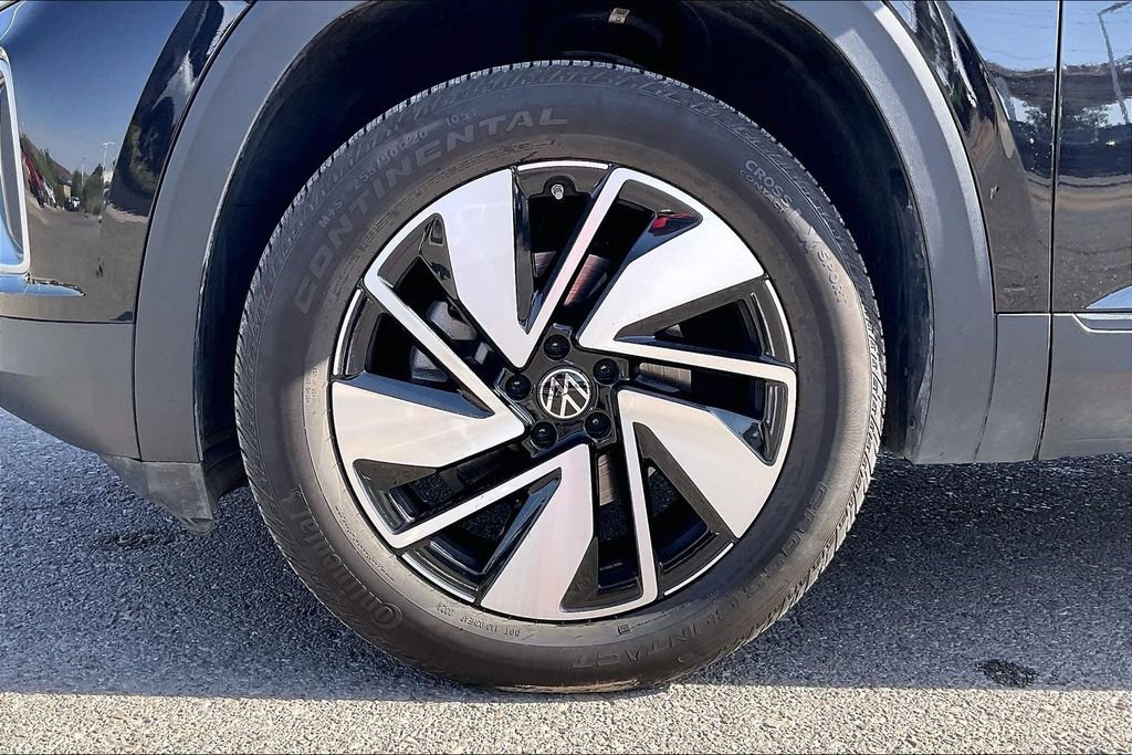 Used 2025 Volkswagen Atlas SE FWD image 9