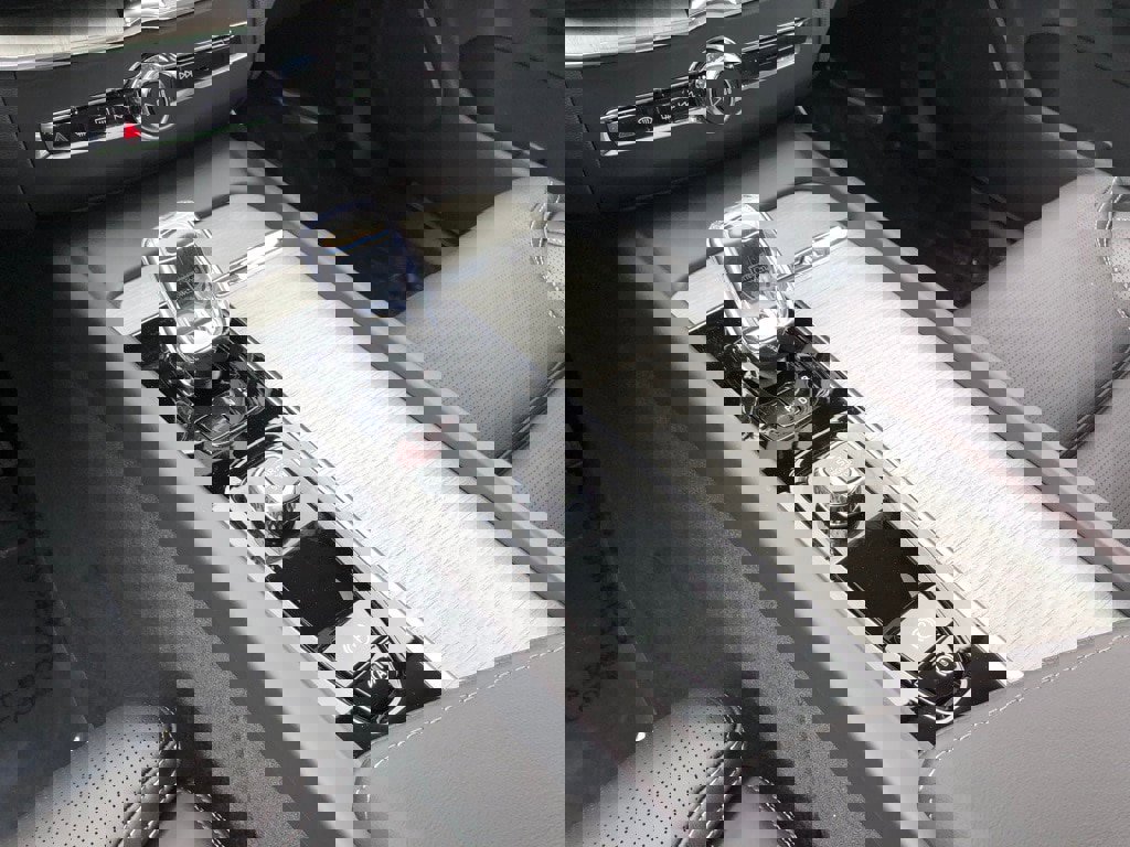 Used 2025 Volvo XC60 B5 Ultra w/ Protection Package Premier image 20