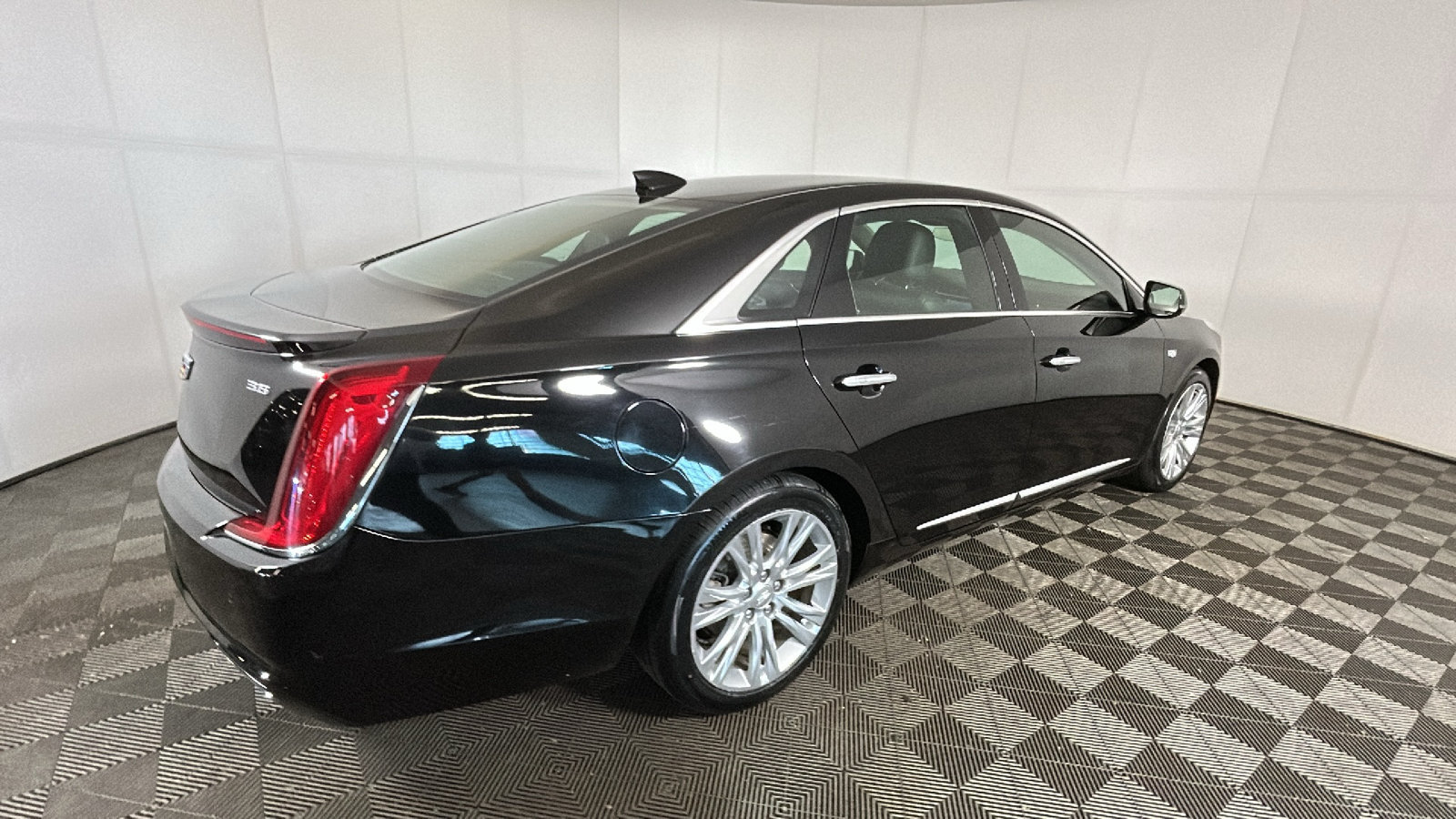Used 2019 Cadillac XTS Luxury FWD image 3