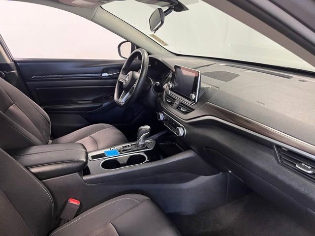 Used 2024 Nissan Altima 2.5 SV image 11