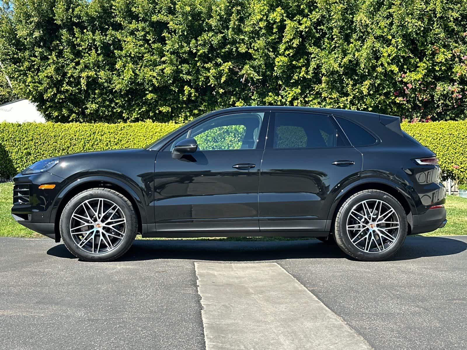 New 2026 Porsche Cayenne AWD/4WD image 2