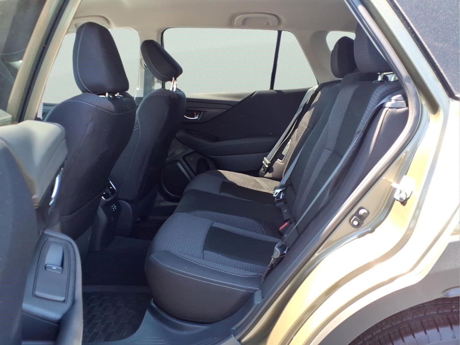 Certified 2025 Subaru Outback Premium w/ Popular Package #1A AWD/4WD image 4
