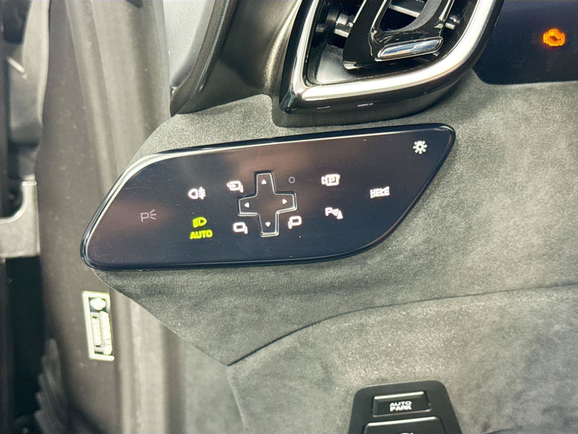 Used 2025 Ferrari Roma Spider RWD image 10
