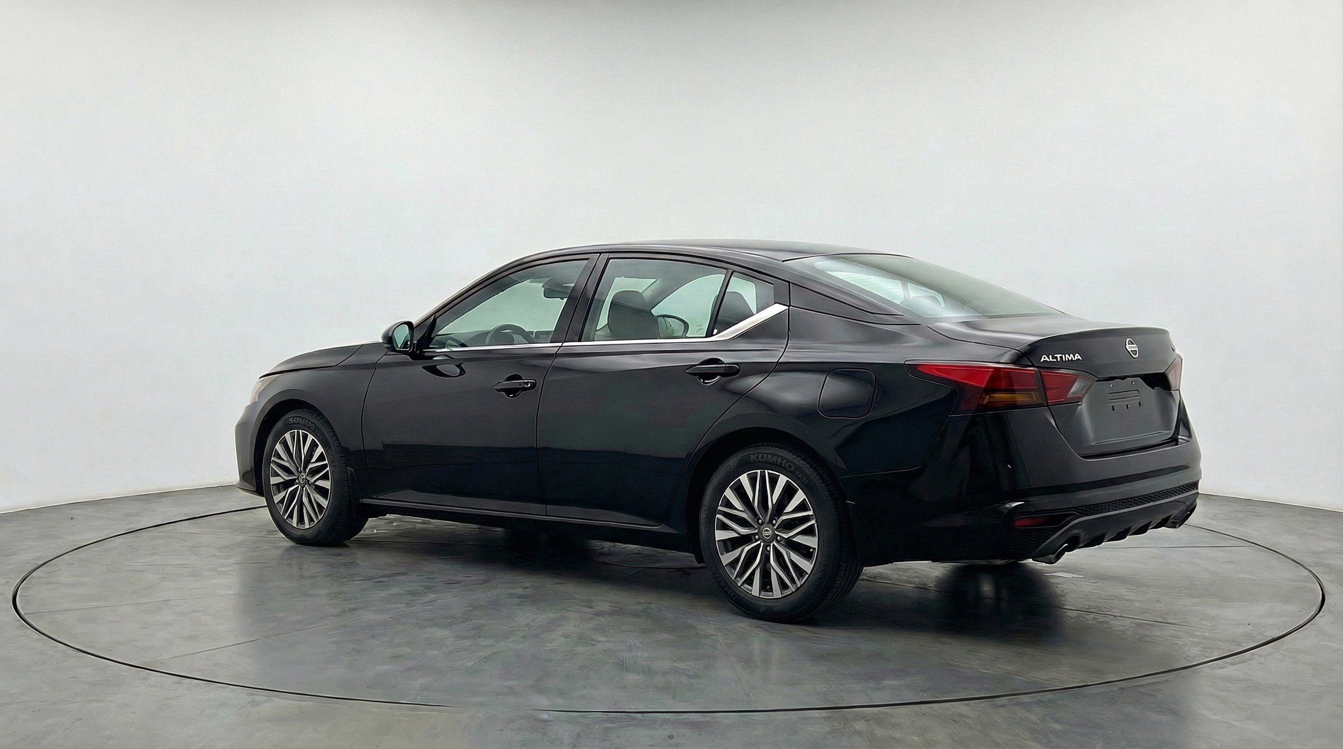 Used 2025 Nissan Altima 2.5 SV FWD image 6