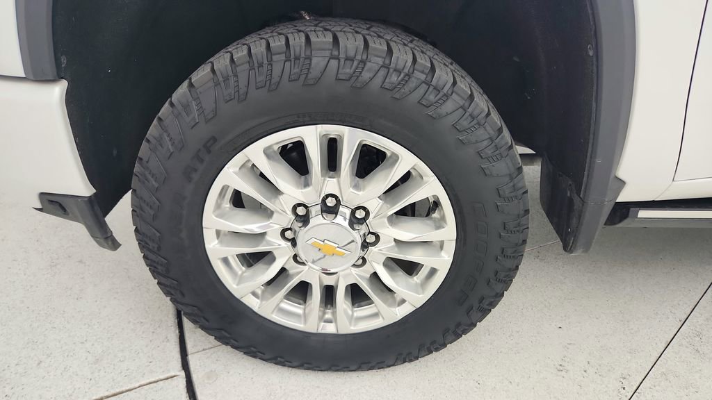 Used 2022 Chevrolet Silverado 2500 High Country w/ Technology Package AWD/4WD image 29